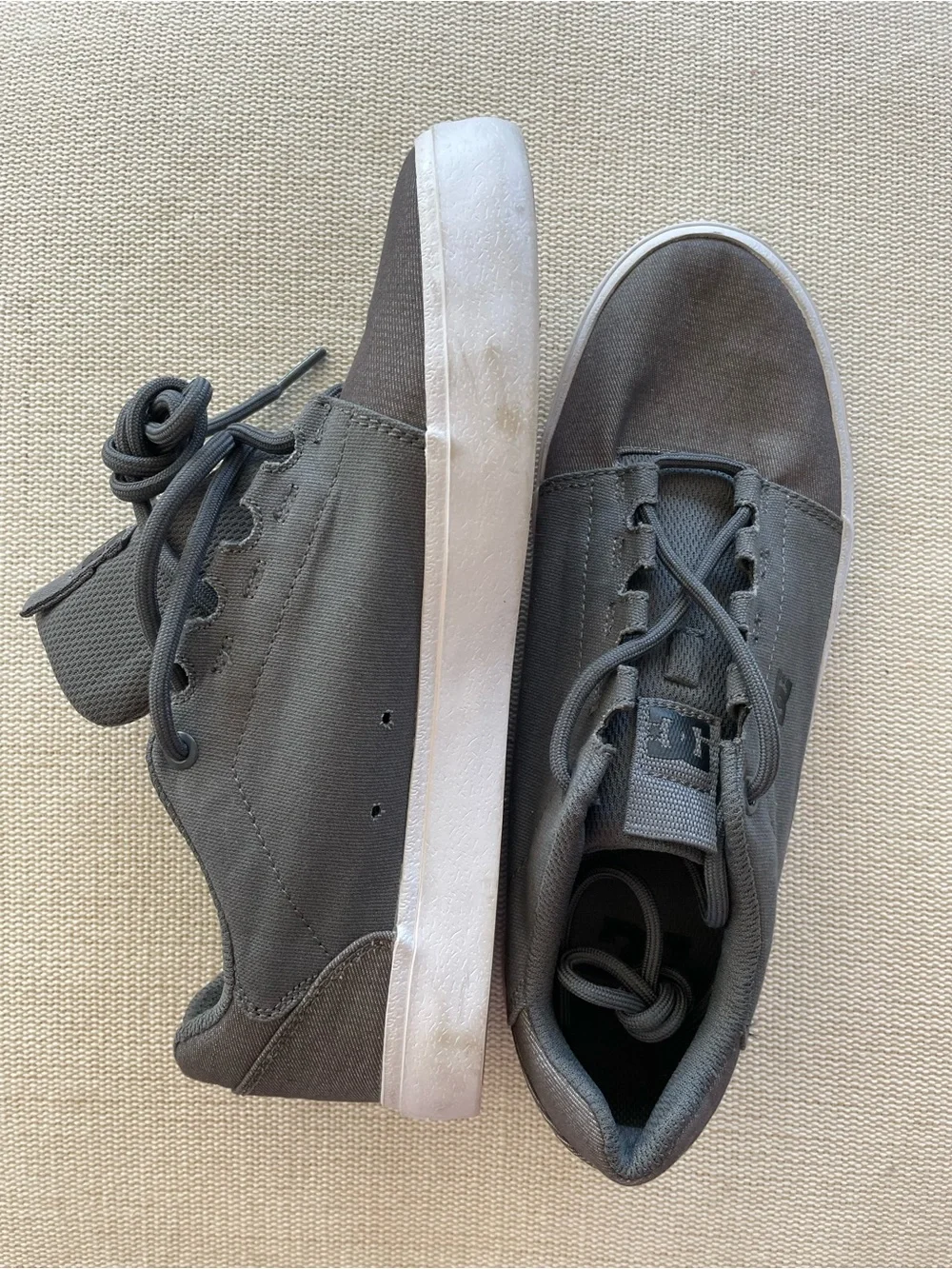 DC Hyde M Gray Canvas Skate Sneakers - Picture 2 of 13